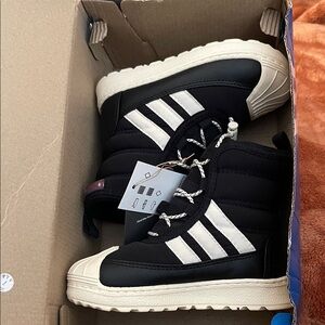 Adidas Kids Black and Cream Boots  SUPERSTAR 360 boot 2.0 I